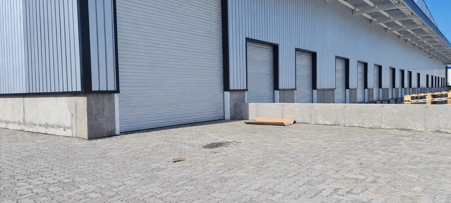 Fachada contemporánea de proyecto M-5